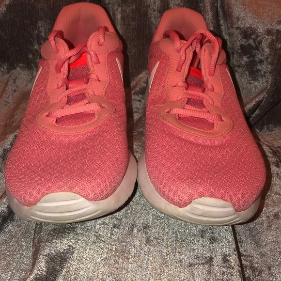 Nike athletic shoes - Picture 4 of 8